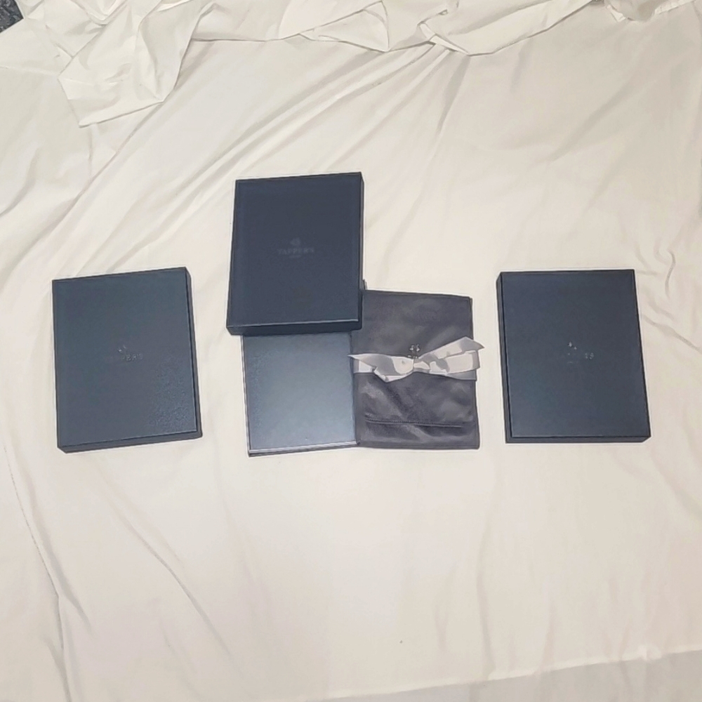 3 Montagne Tapper Necklace Boxes and Wraps